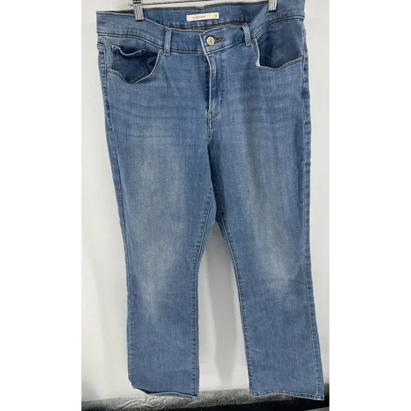 Levi Classic Boot Jeans Size 14 (32x32) Medium Wash - Picture 1 of 3